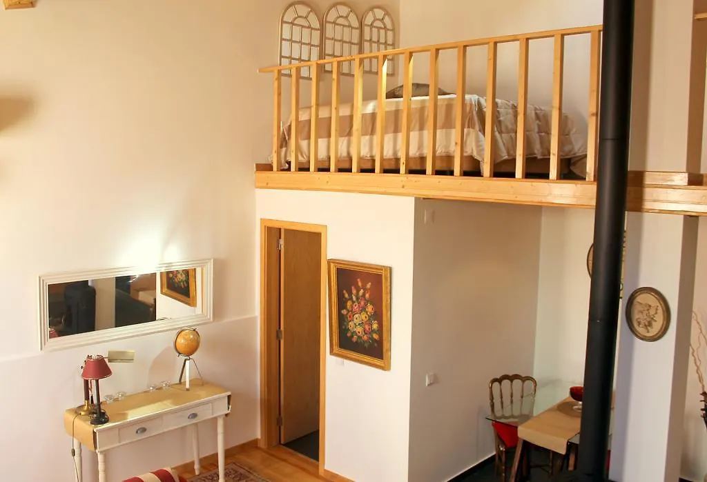 דירות ליסבון Bairro Alto House, By Timecooler