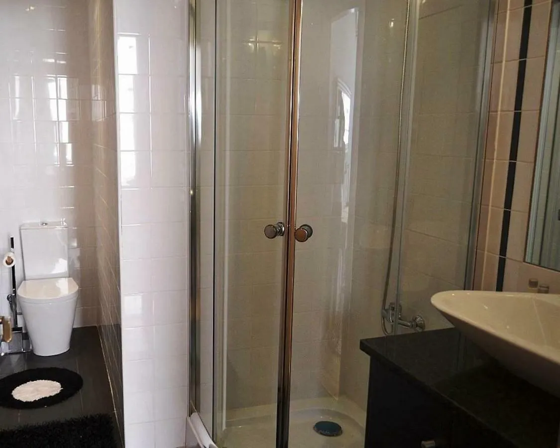 דירות ליסבון Bairro Alto House, By Timecooler